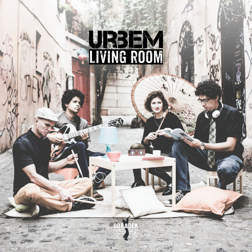 老挝裸休美女撒尿露脸视频
